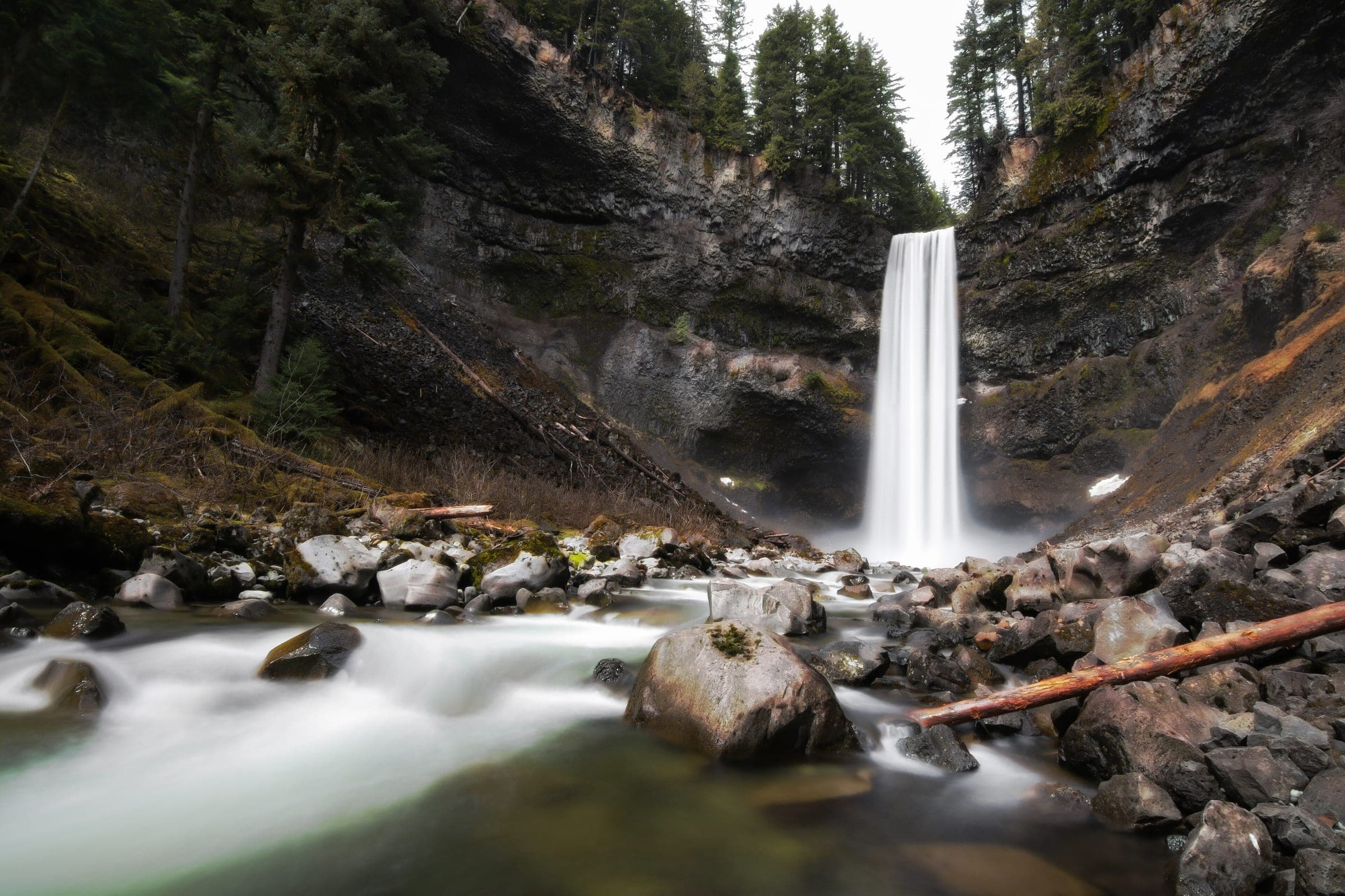Brandywine Falls drops 70 m over a basalt lip into its canyon in Brandywine Falls Provincial Park.